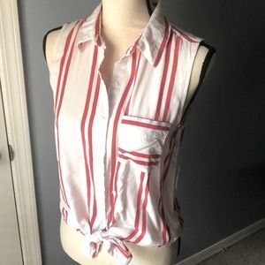 Sleeveless shirt